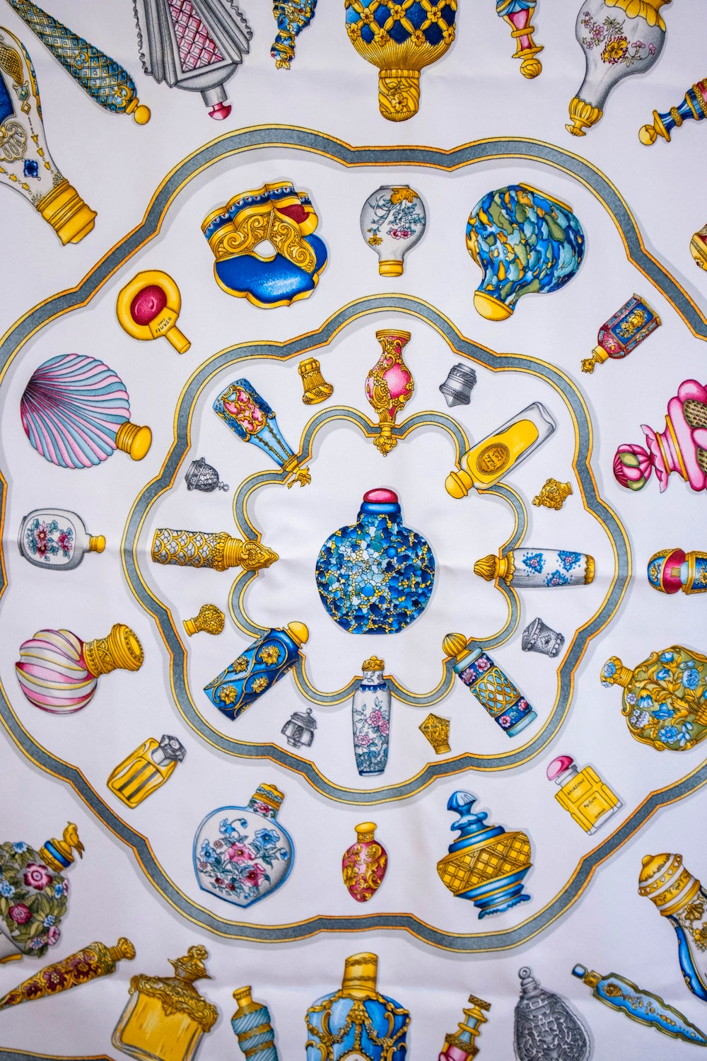 Hermès - Seidentuch “Qu' importe le flacon” Rosa