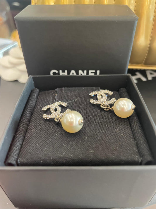 Chanel - Ohrringe mit Perle