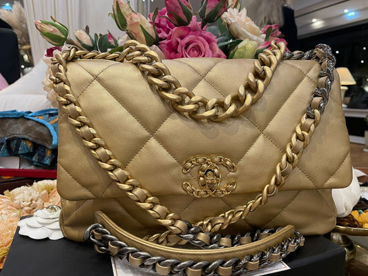 Chanel - 19 Limited Edition Gold