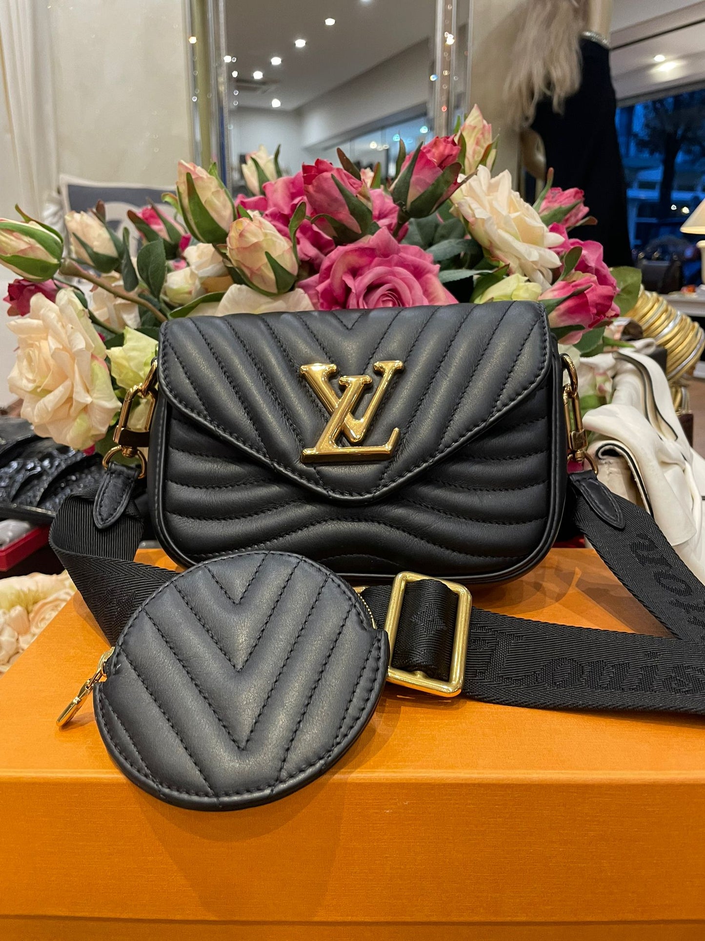 Louis Vuitton - Multi Pochette New Wave Noir Goldene Hardware