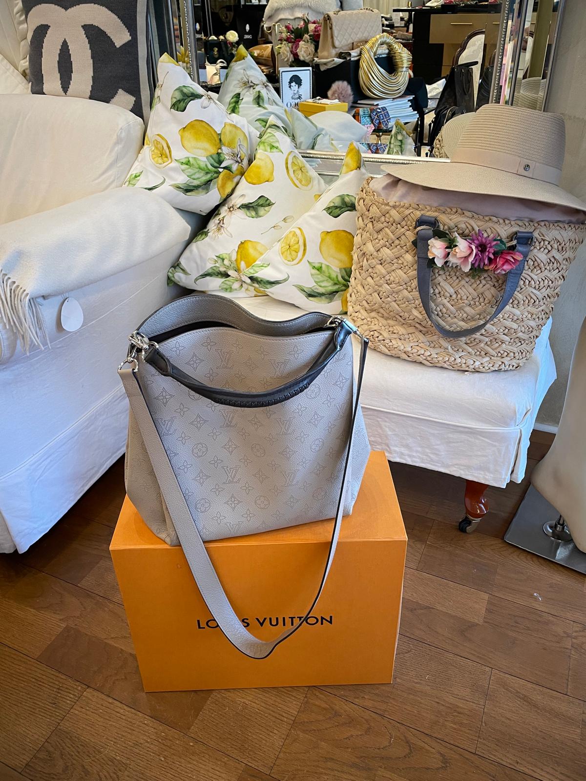 Louis Vuitton - Babylone PM Mahina Hellgrau