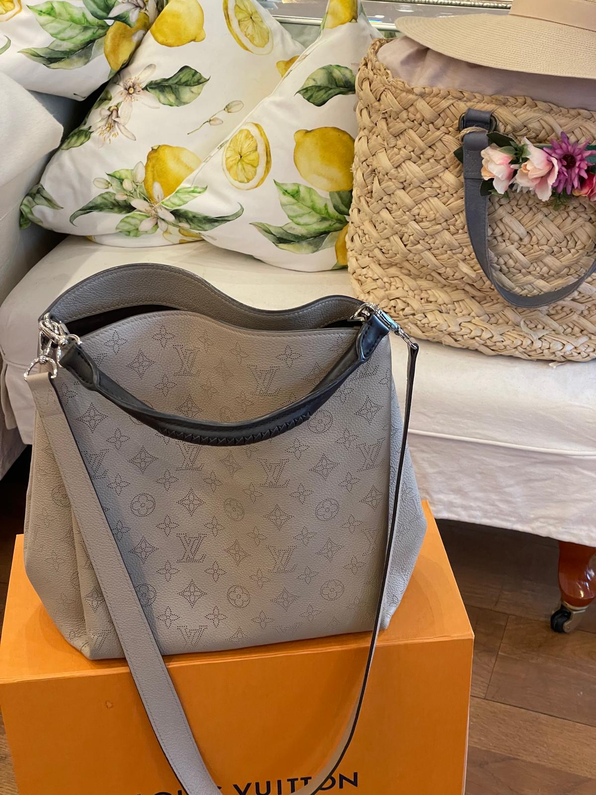 Louis Vuitton - Babylone PM Mahina Hellgrau