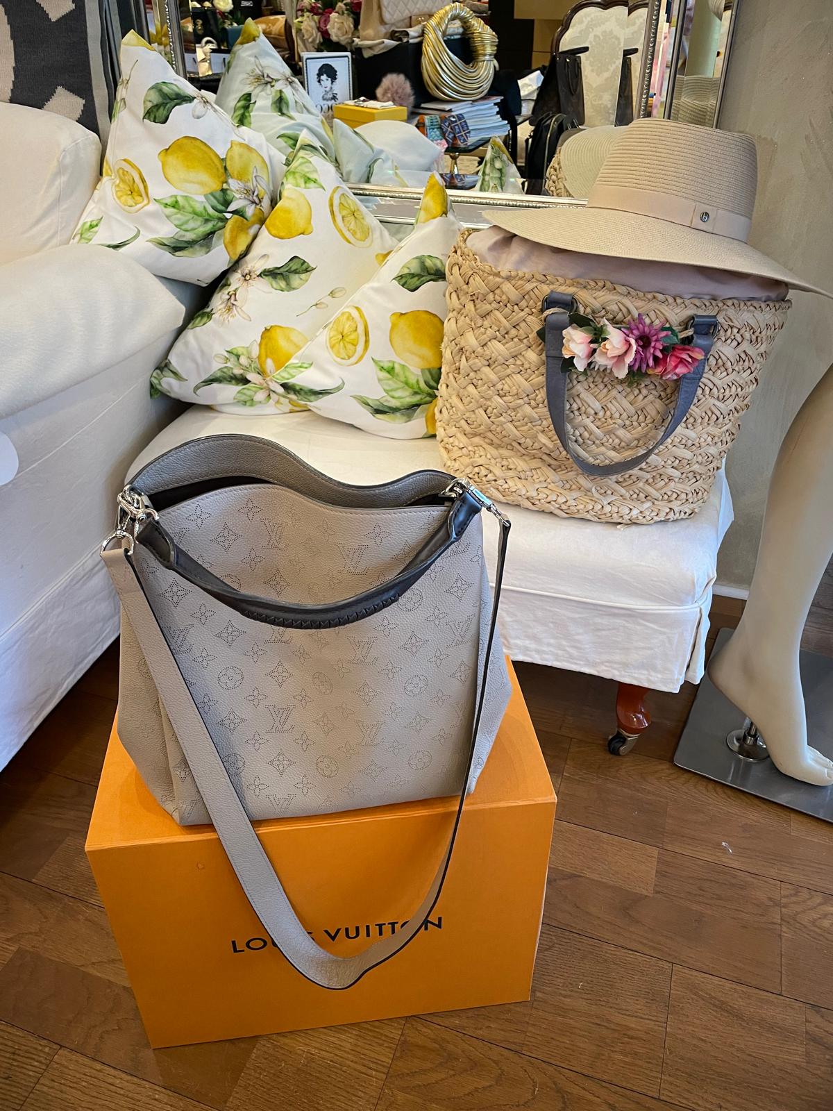 Louis Vuitton - Babylone PM Mahina Hellgrau