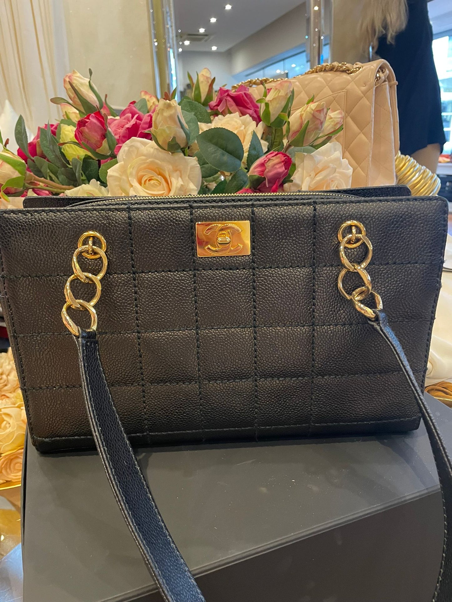 Chanel - Vintage Tasche schwarz Goldene Hardware