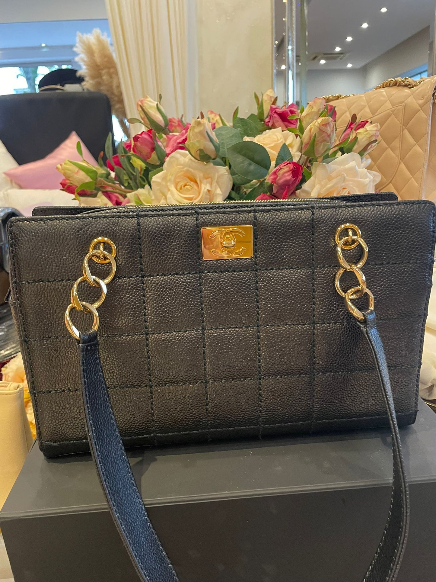 Chanel - Vintage Tasche schwarz Goldene Hardware
