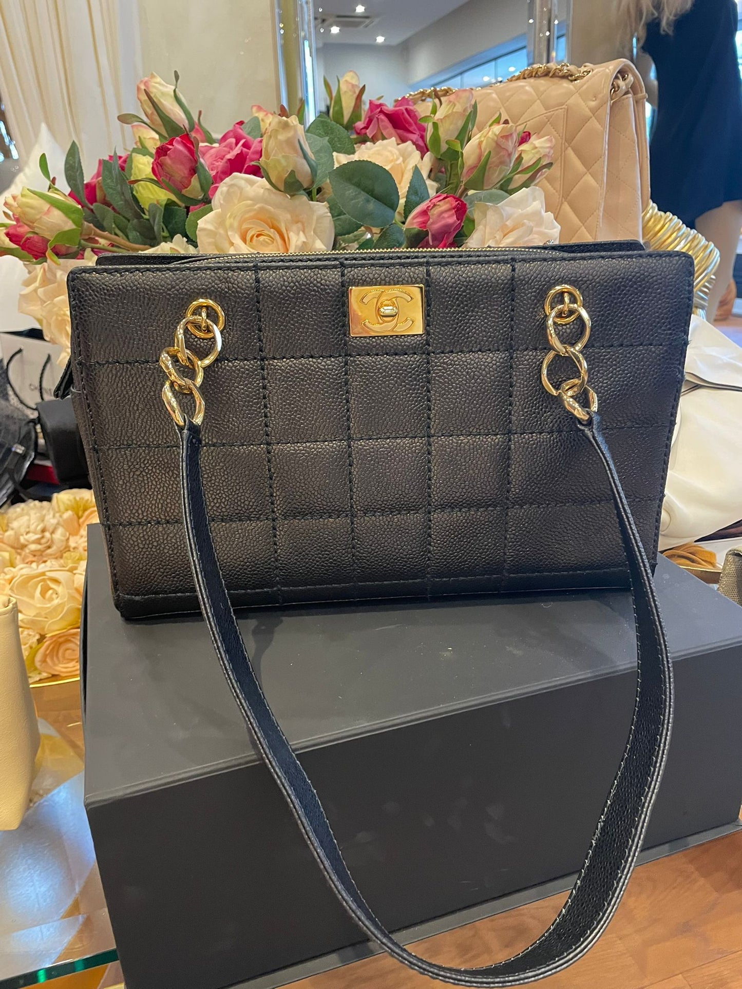 Chanel - Vintage Tasche schwarz Goldene Hardware