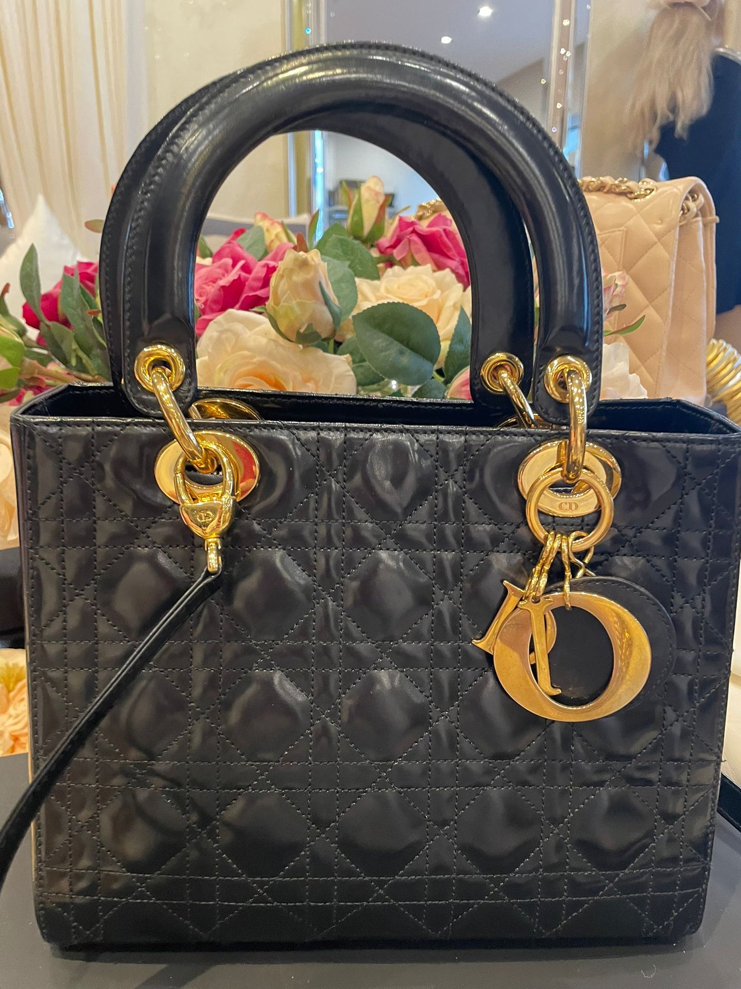 Dior - Lady Dior Medium Lackleder schwarz Goldene Hardware