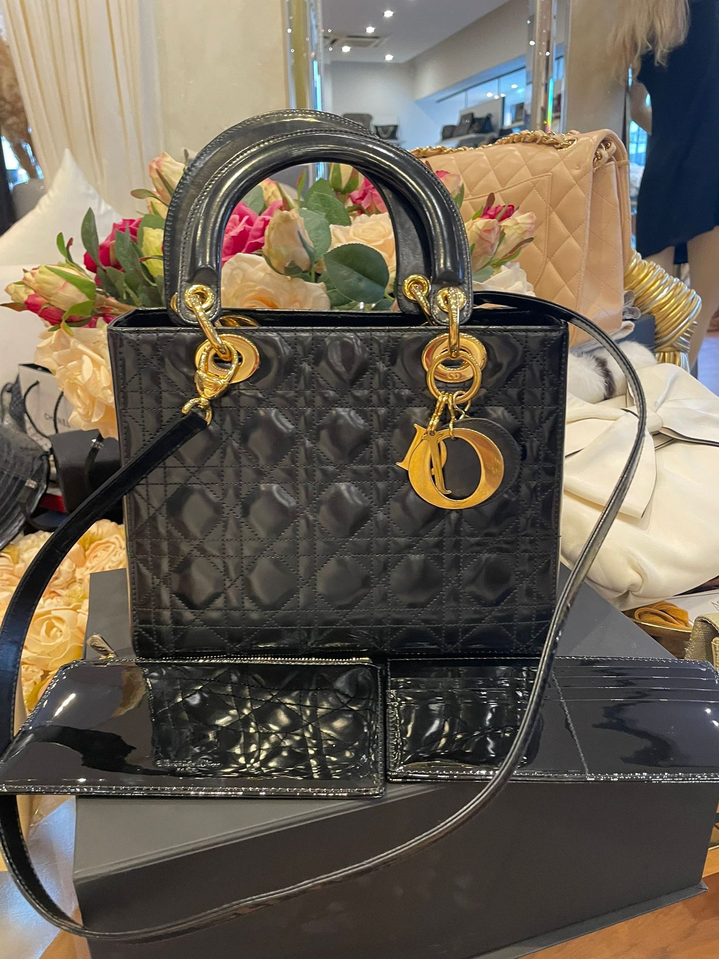 Dior - Lady Dior Medium Lackleder schwarz Goldene Hardware
