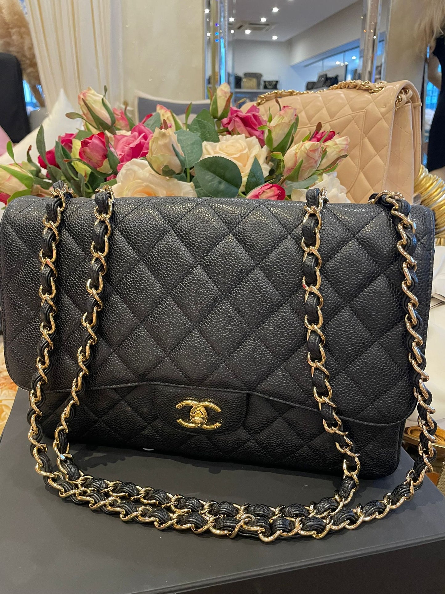 Chanel - Jumbo Schwarz Caviar Leder Goldene Hardware