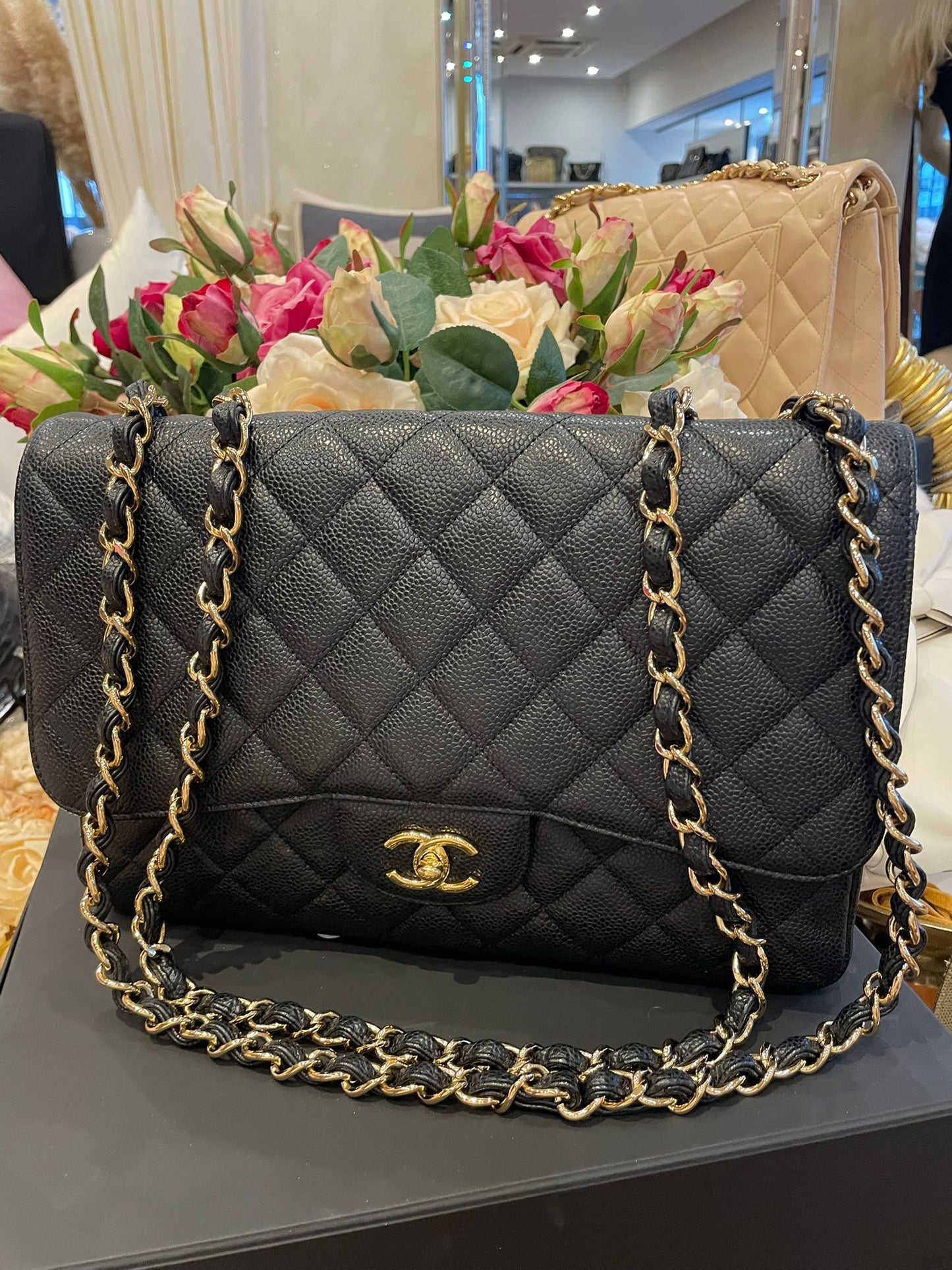 Chanel - Jumbo Schwarz Caviar Leder Goldene Hardware