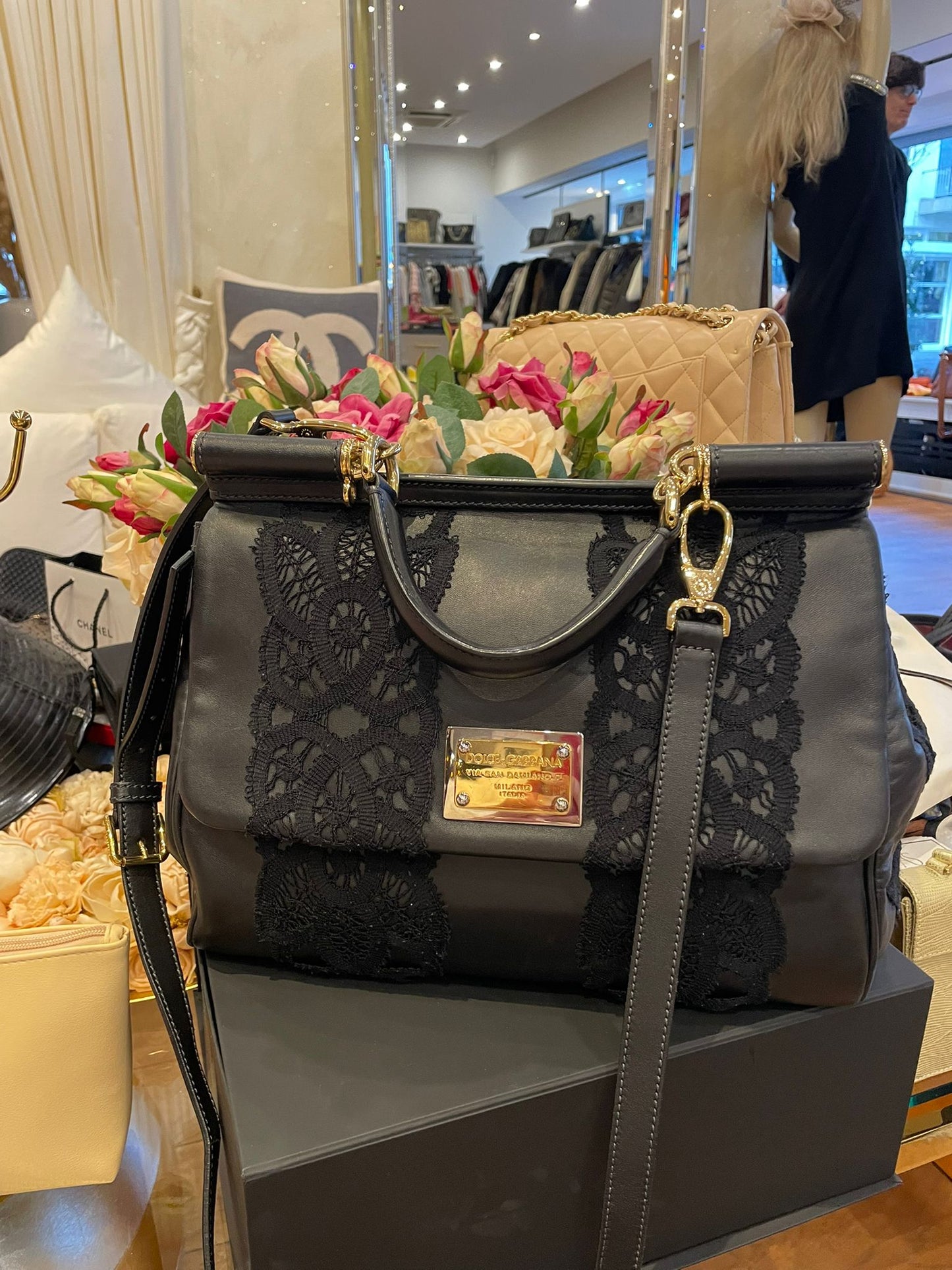 Dolce & Gabbana - Bag Limited Edition schwarz mit Spitze Goldene Hardware