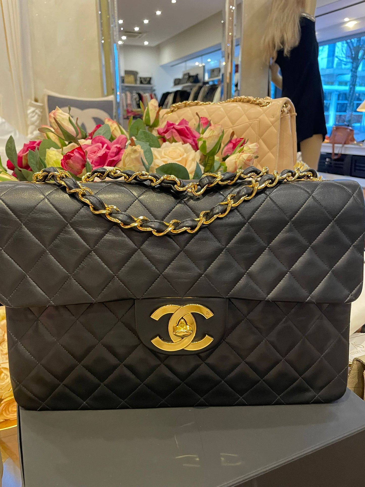 Chanel - Vintage Tasche Large schwarz Goldene Hardware