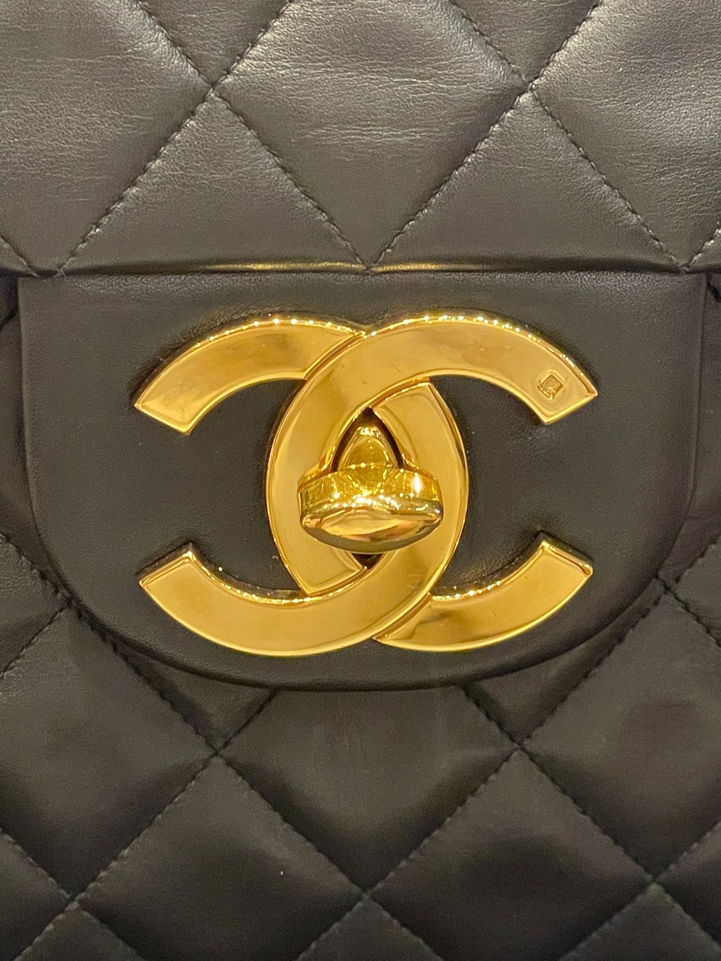Chanel - Vintage Tasche Large schwarz Goldene Hardware