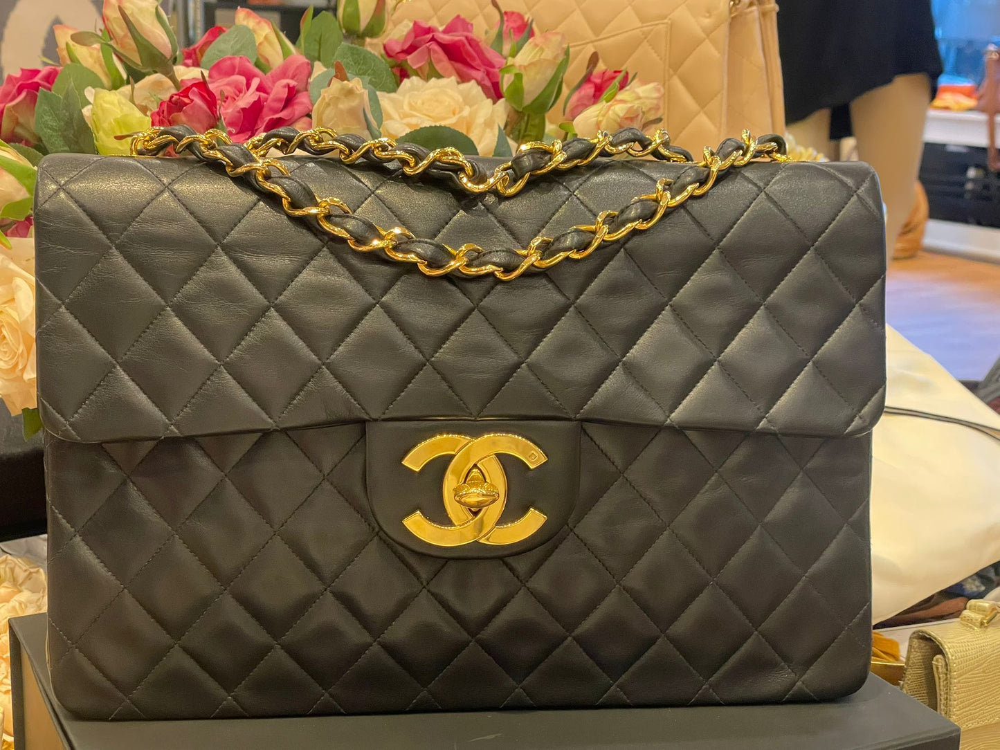 Chanel - Vintage Tasche Large schwarz Goldene Hardware