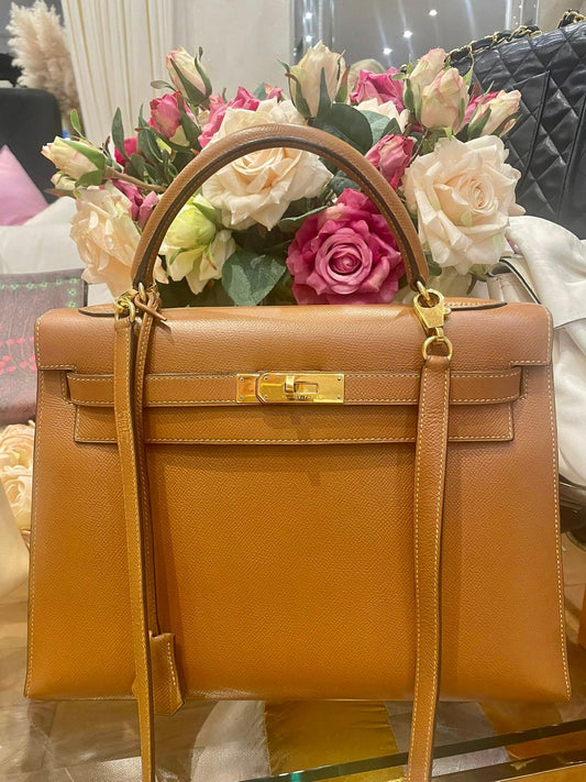 Hermès - Kelly Bag 32 Gold Courchevel Leder Golden Hardware