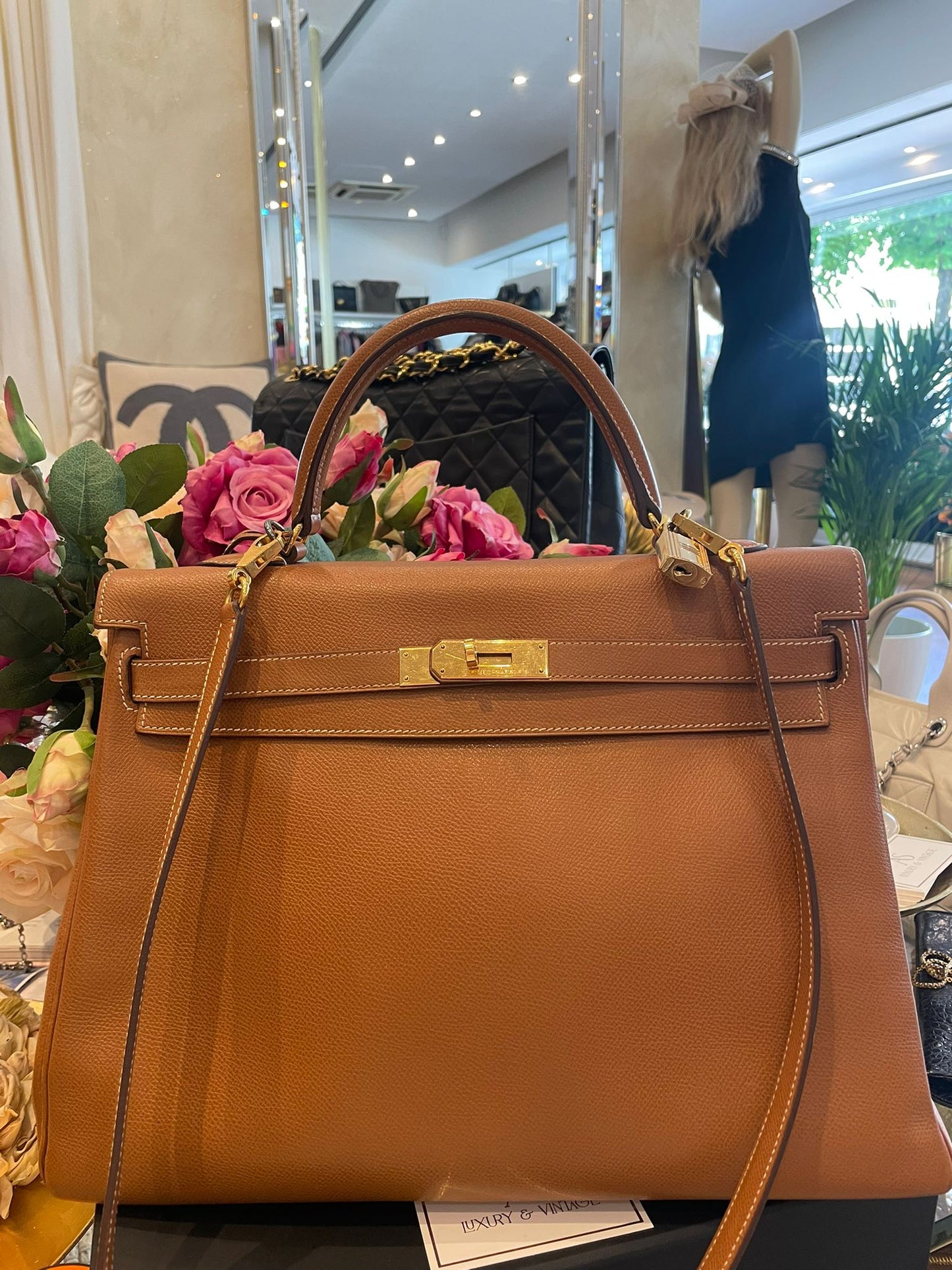 Hermès - Kelly Bag 35 Gold Courchevel Leder Goldene Hardware Blindstamp G im Quadrat
