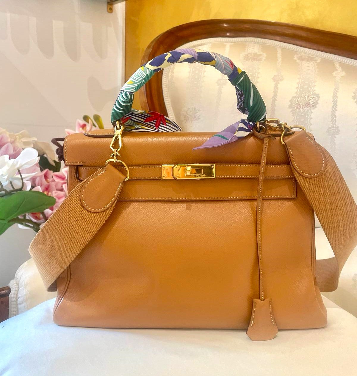 Hermès - Kelly 32 Retourne Gold mit goldener Hardware