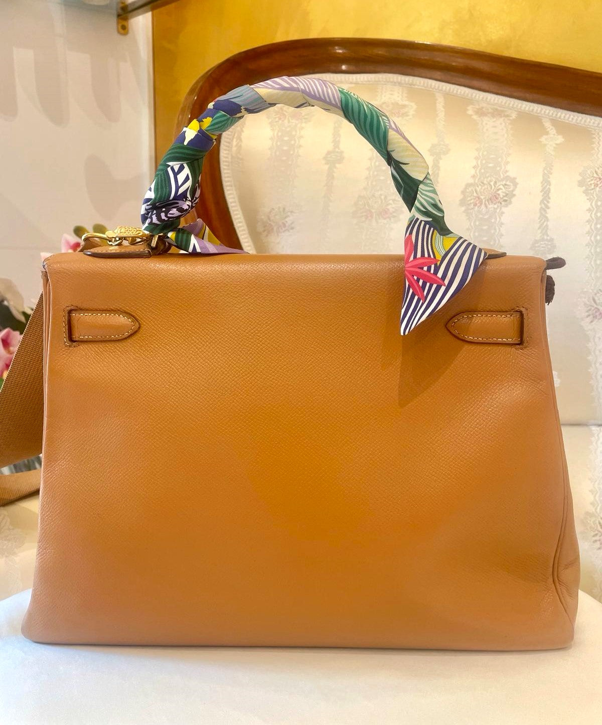 Hermès - Kelly 32 Retourne Gold mit goldener Hardware