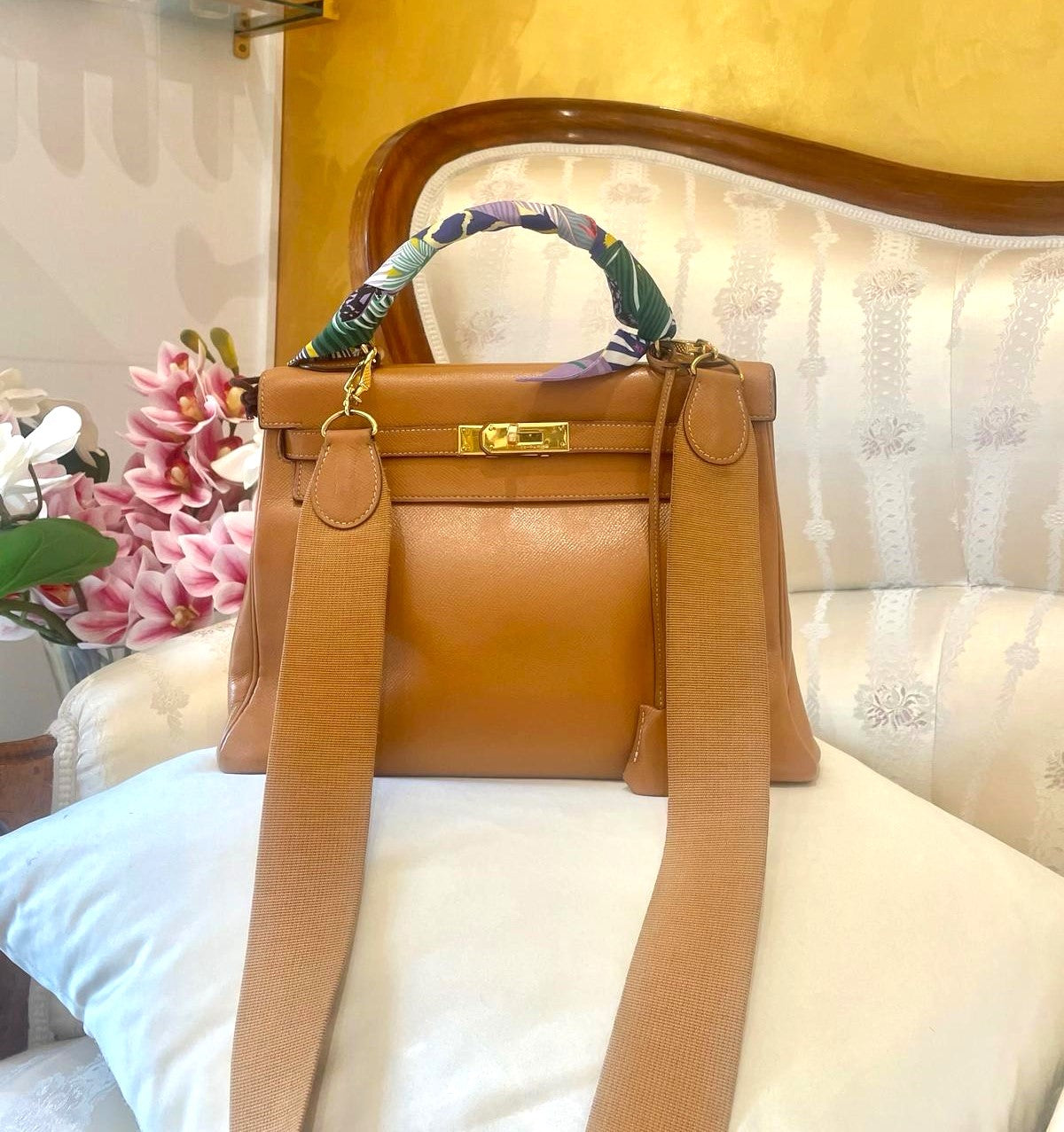Hermès - Kelly 32 Retourne Gold mit goldener Hardware