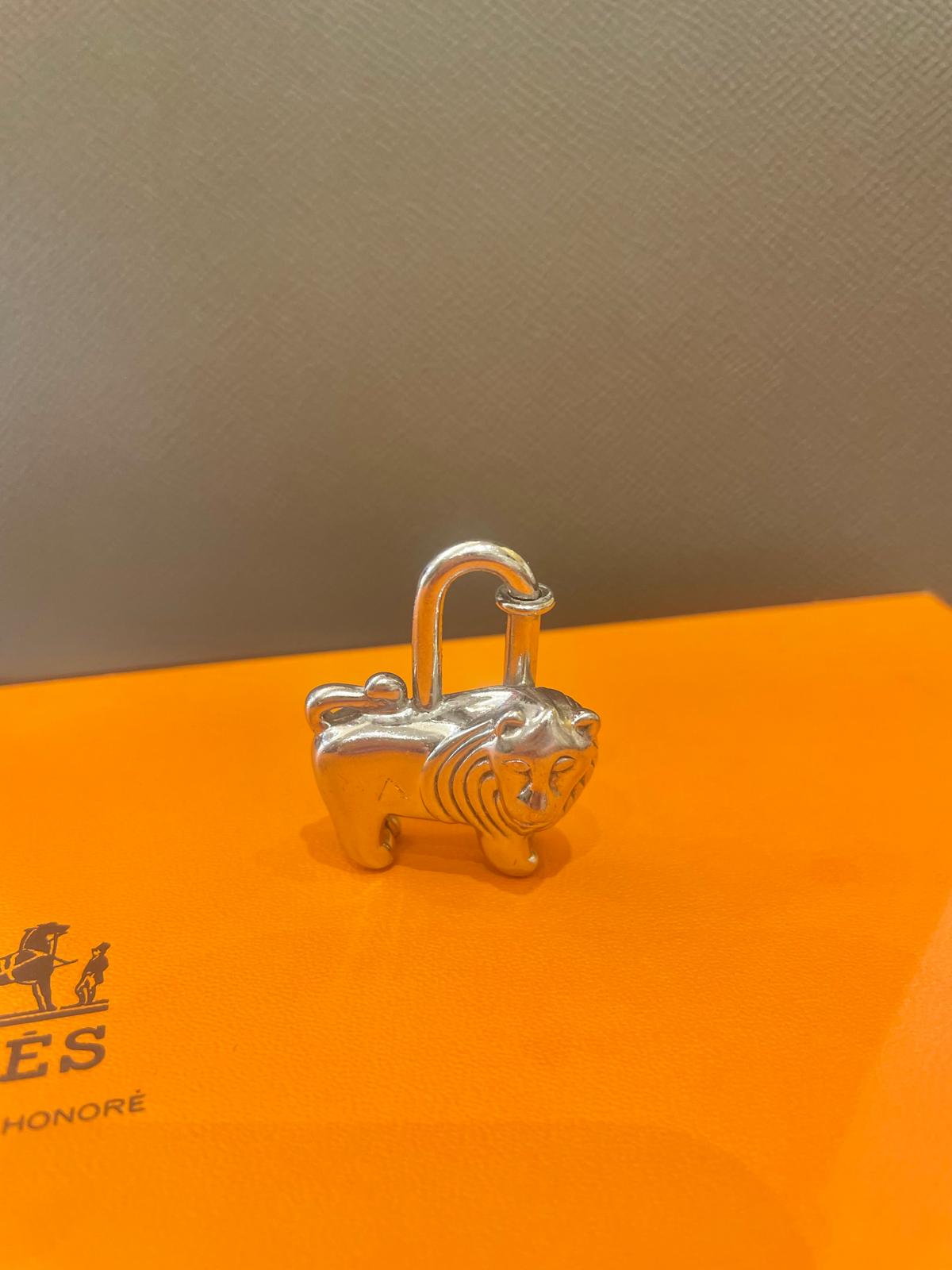 Hermès - Cadena Anhänger Löwe Silver