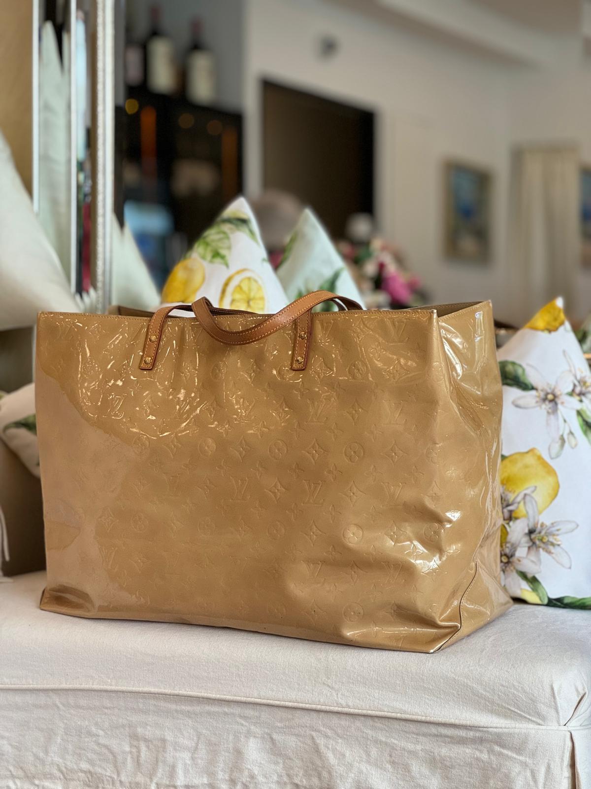 Louis Vuitton - Shopper Lackleder beige