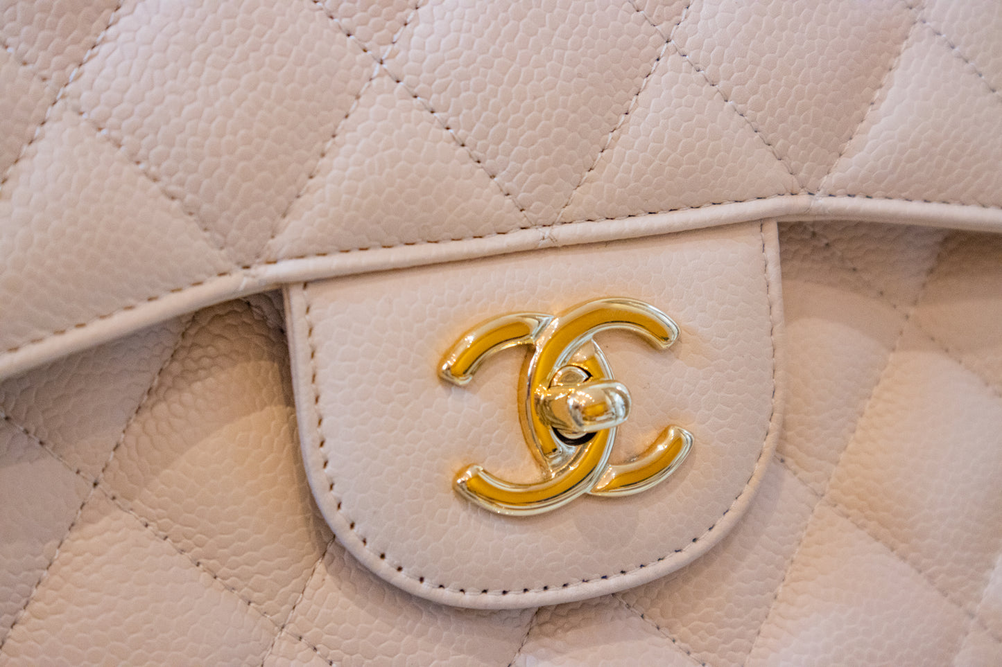 Chanel - Jumbo Beige Clair Gold
